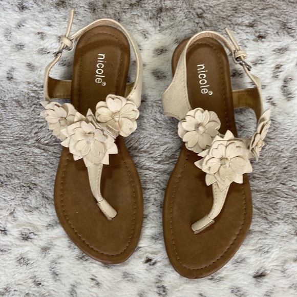 Nicole tan cream vegan leather floral sandals size 6 boho chic resortwear summer - Picture 4 of 12